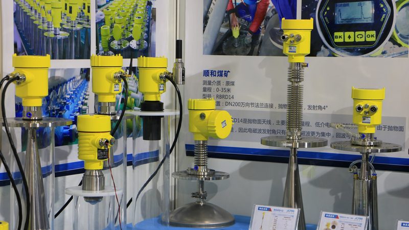 磁翻板液位计具有以下优点：